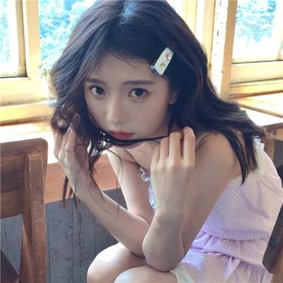 在角落，主教身边